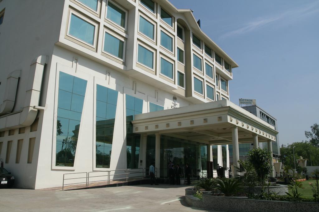 Hotel Saffron Kiran Noida Luaran gambar