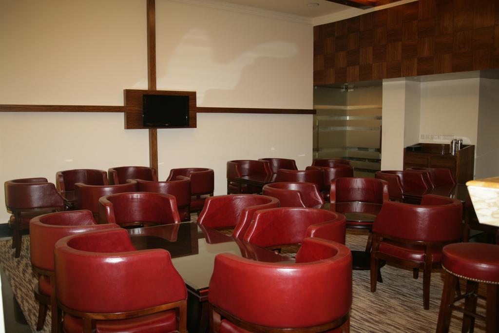 Hotel Saffron Kiran Noida Luaran gambar