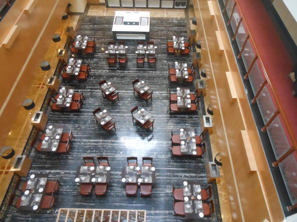 Hotel Saffron Kiran Noida Luaran gambar