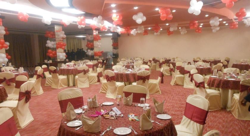 Hotel Saffron Kiran Noida Luaran gambar