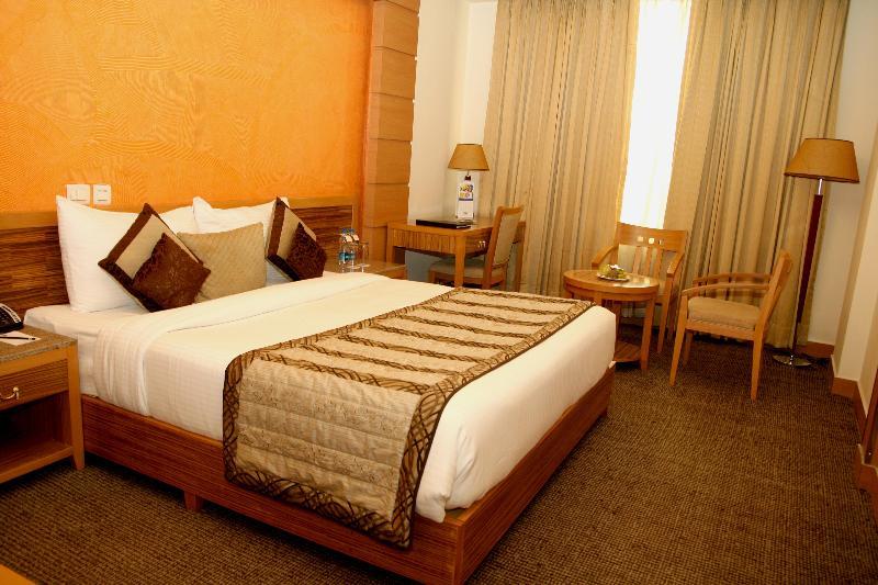 Hotel Saffron Kiran Noida Luaran gambar
